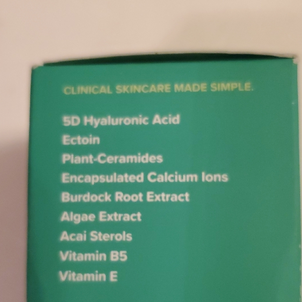 Plump Hyaluronic Serum - Green - Picture 5 of 8